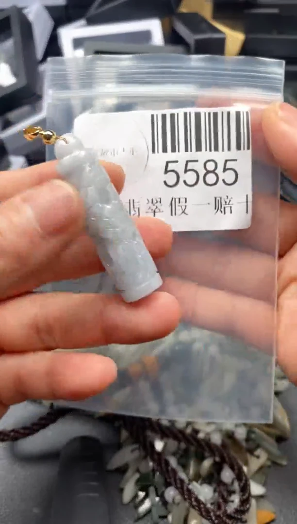 翡翠未镶嵌吊坠(不含链)5585