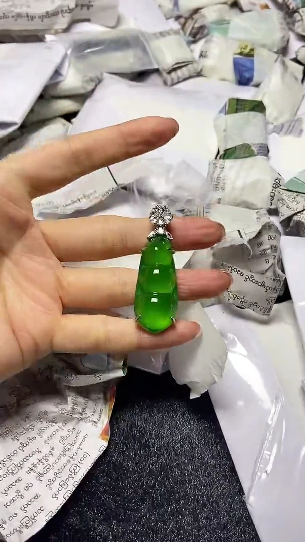 无非金属满色吊坠，所见即所得！