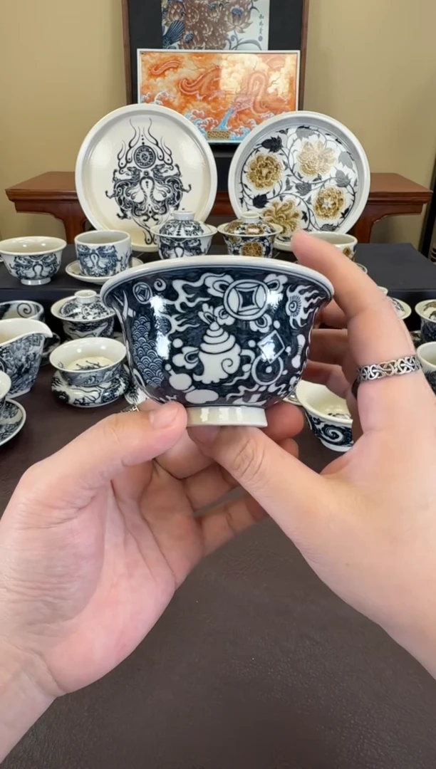 二号釉纯杂宝纹压手杯