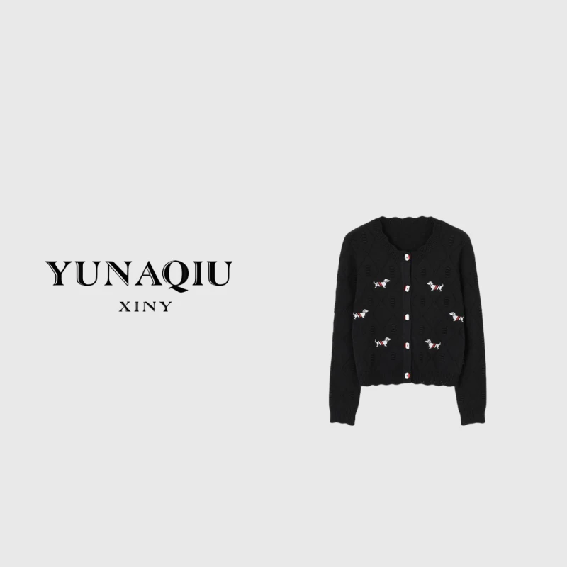 YUNAQIU-3069腊肠狗时尚女士长袖春秋款刺绣百搭黑色针织开衫