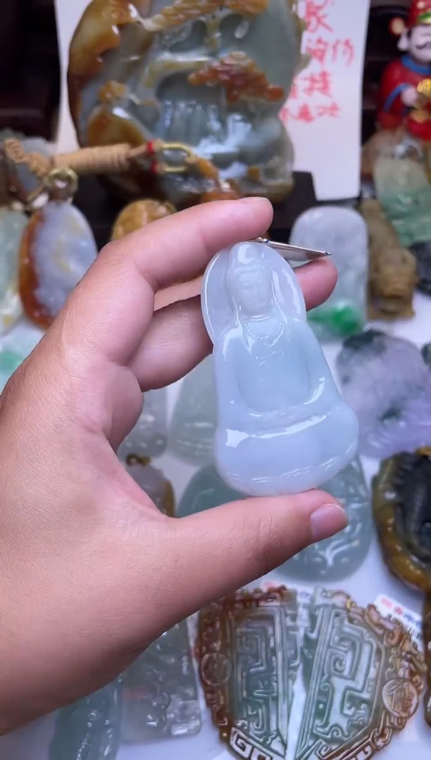 颈饰未镶嵌翡翠观音