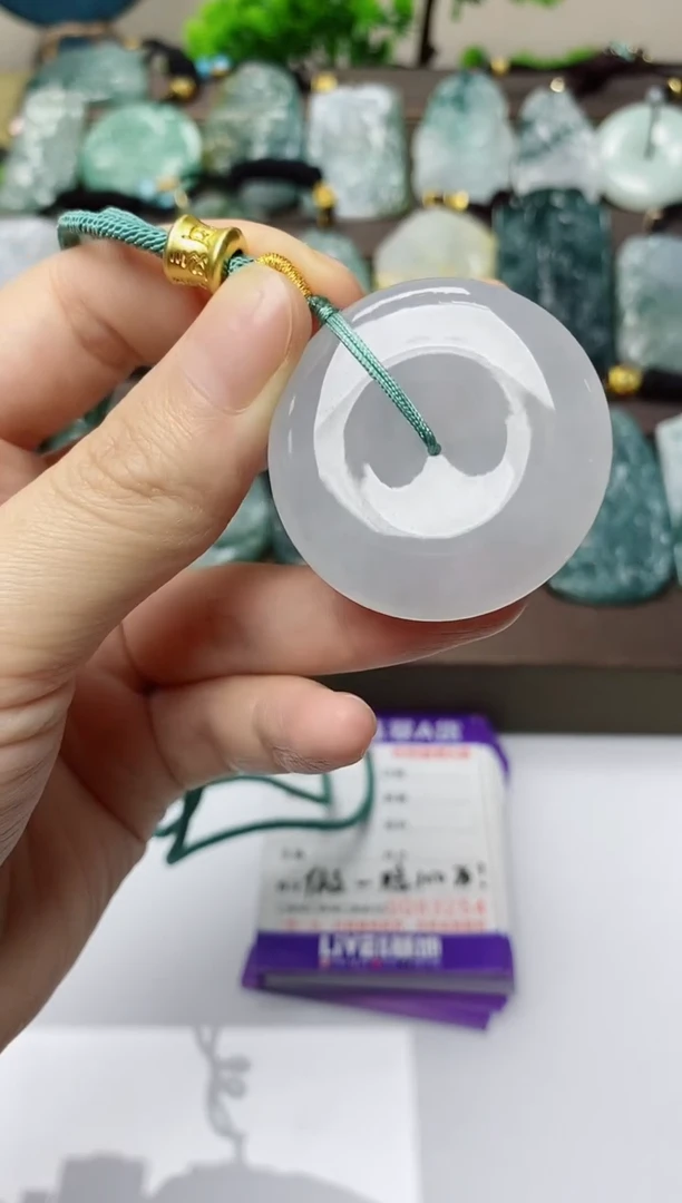 翡翠未镶嵌颈饰