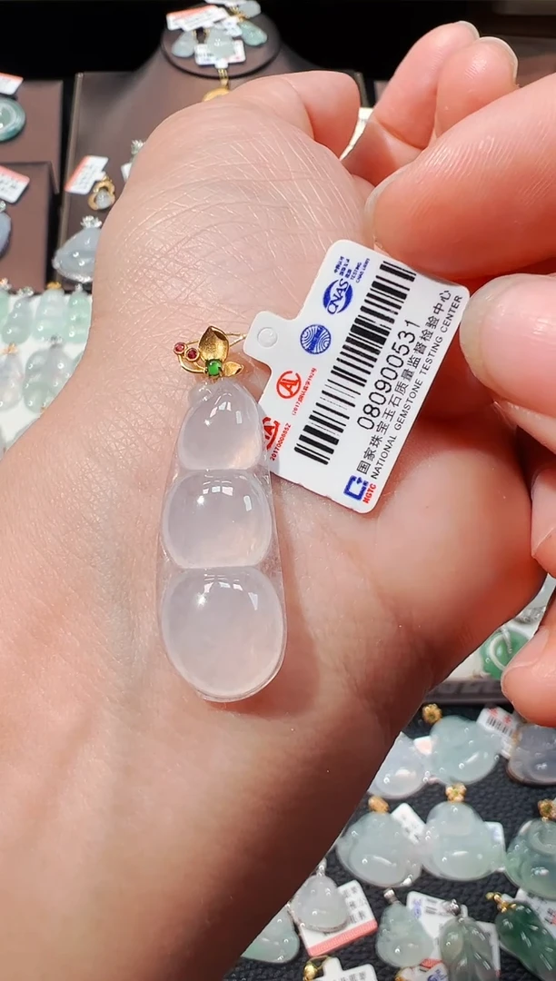 【闪购商品】翡翠吊坠(不含链)18K金镶嵌福豆吊坠531