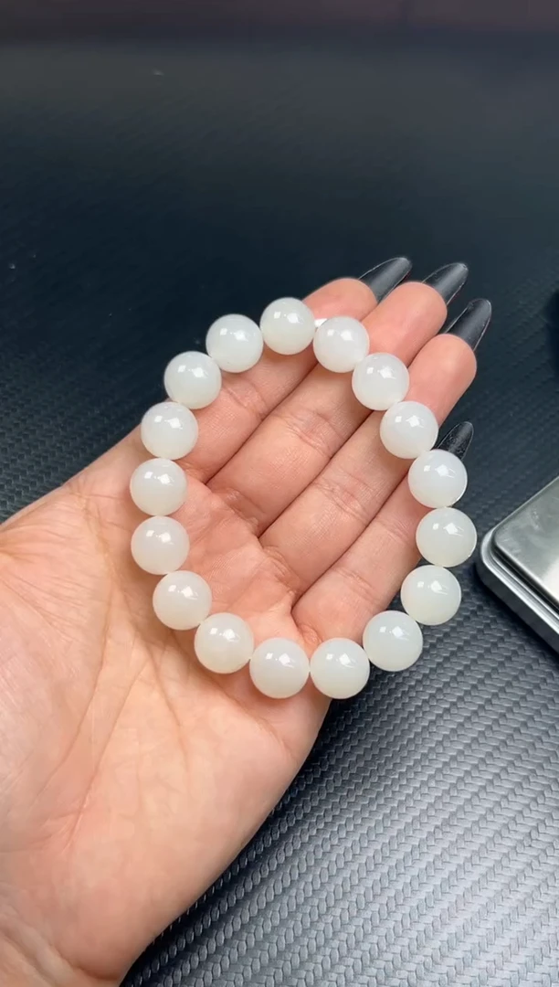 未镶嵌手串和田玉黑山微色差卡12M