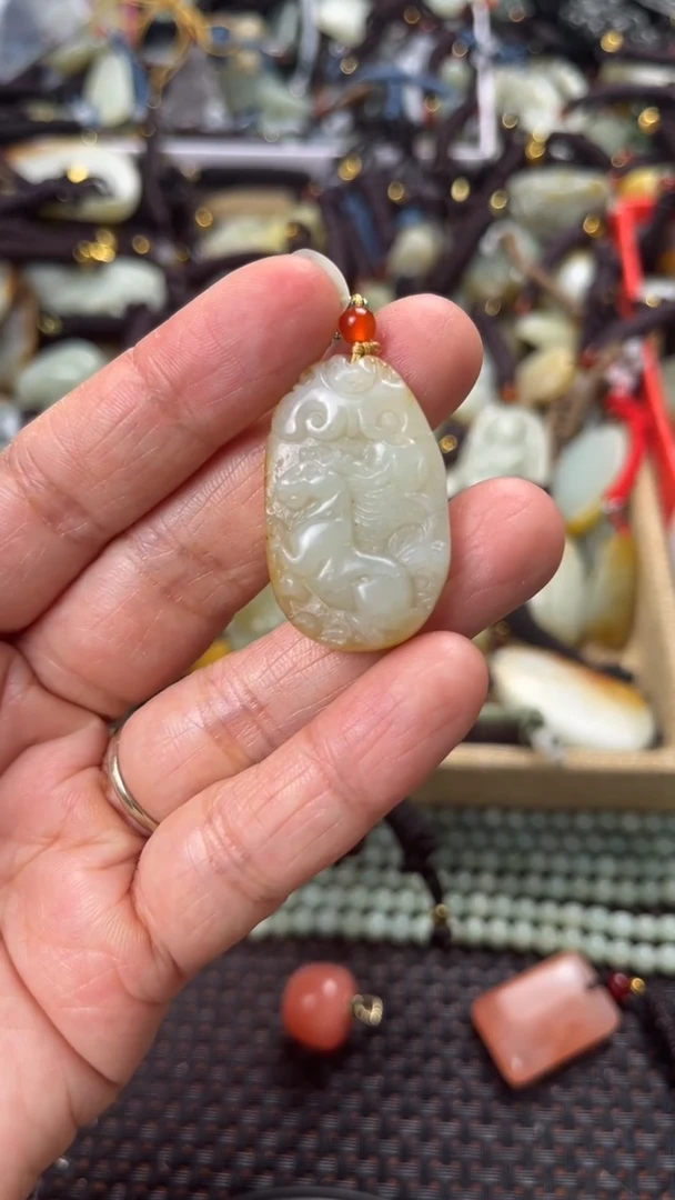 【闪购商品】和田玉颈饰未镶嵌多样性发货没有证书拍一发一有瑕