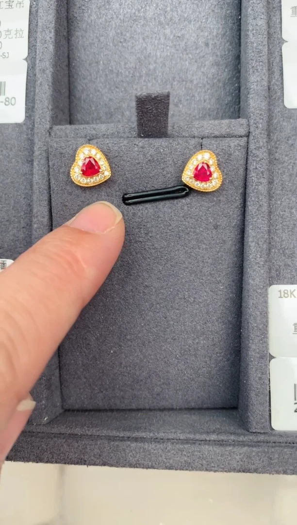 【闪购商品】红宝石耳饰18K金镶嵌47分鸽血红耳钉