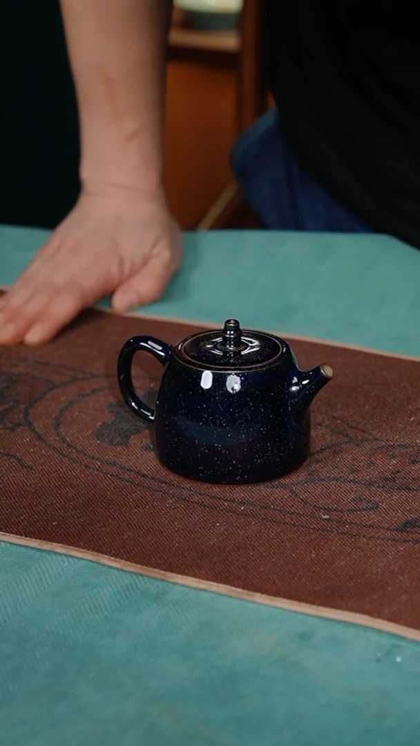 【闪购商品】99-5汉铎壶（晋艳红）