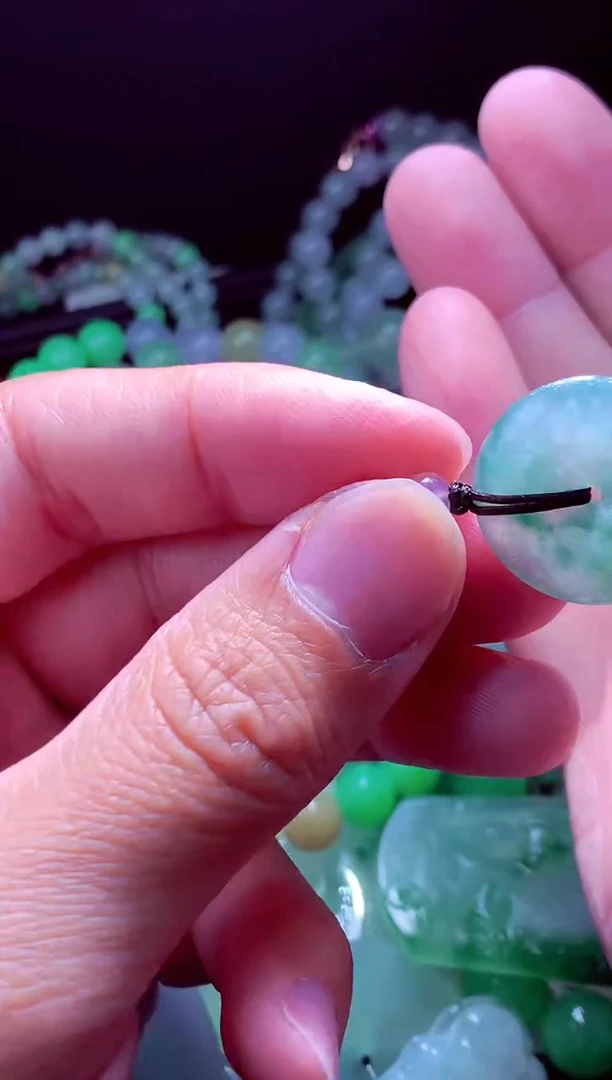 未镶嵌定制翡翠怎****?翡翠毛货定制