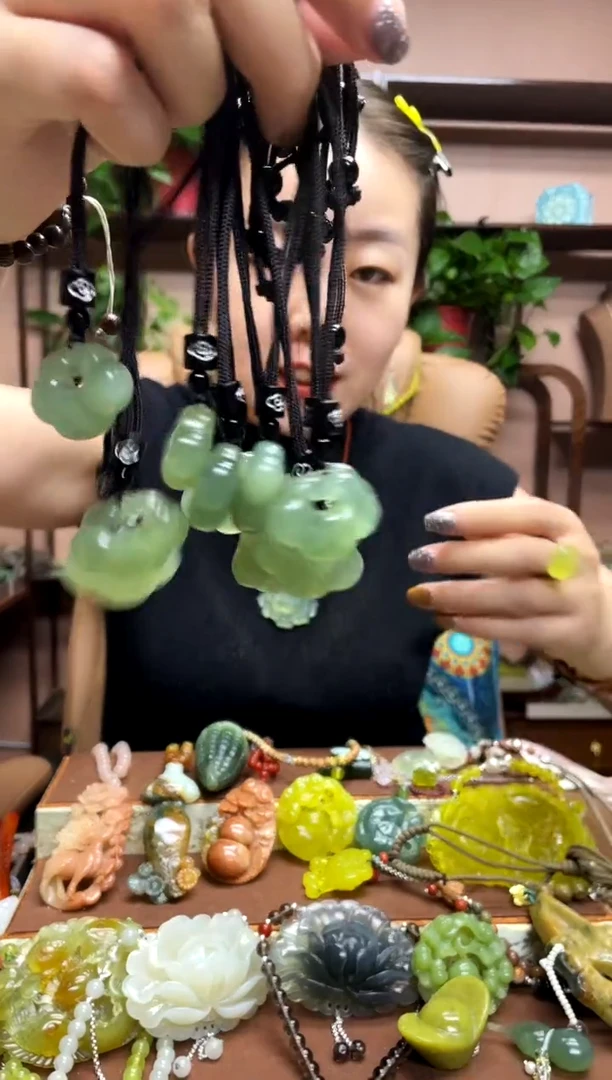 未镶嵌岫玉吊坠多样性发货发其中之一