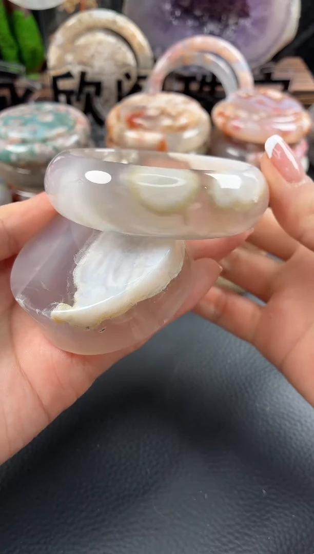未镶嵌手镯（圆镯）石英质玉57