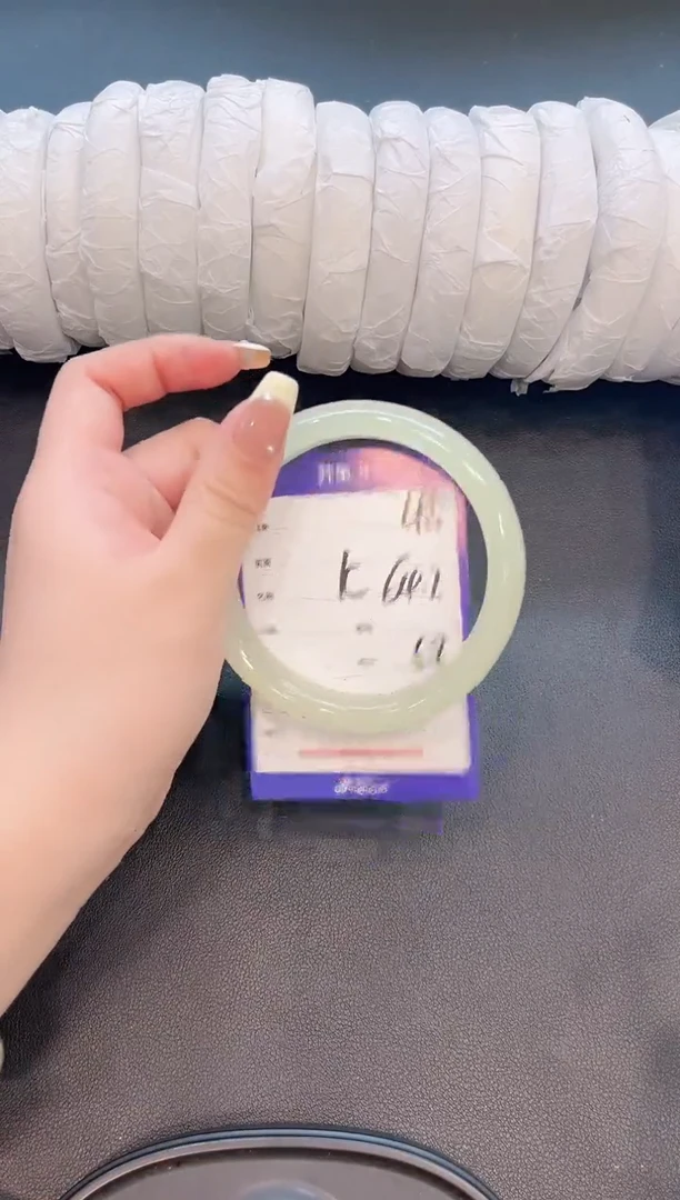 未镶嵌手镯石英质玉H45