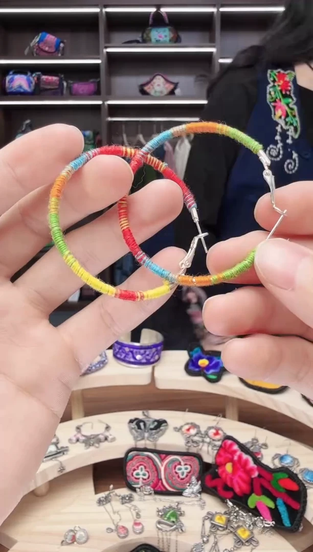 织绣47蒙阿苏苗绣传承店