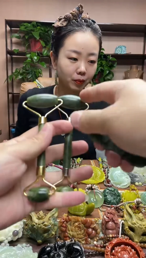 未镶嵌岫玉吊坠多样性发货发其中之一