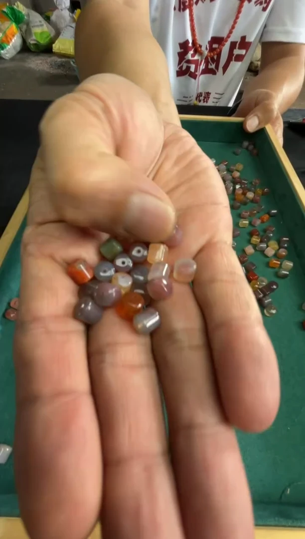 南红玛瑙未镶嵌颈饰原矿无忧化 西山蒲缥直切单珠多样性随机一颗