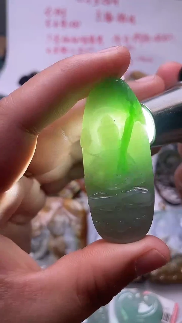 颈饰未镶嵌翡翠虚空藏