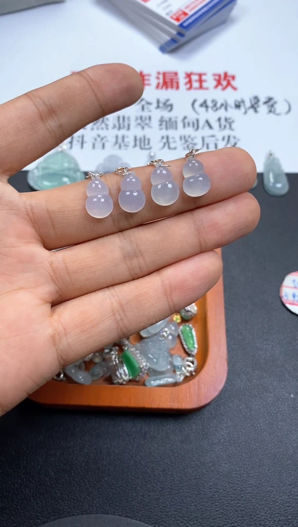 颈饰银S925镶嵌翡翠葫芦提溜