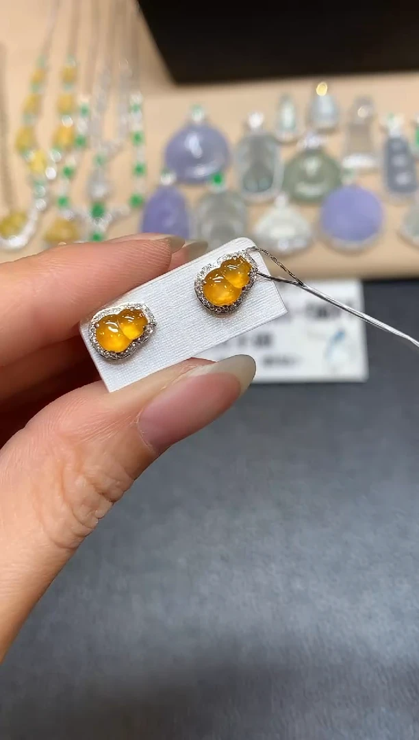 18K金镶嵌翡翠耳饰葫芦【无服务费