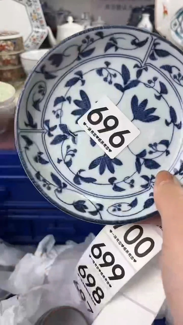 L***?696