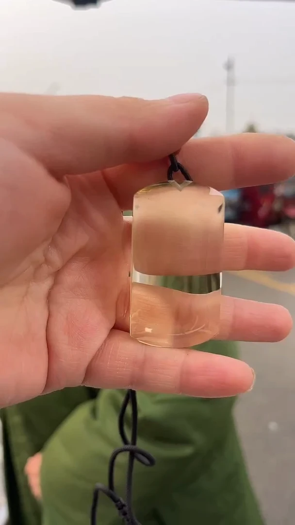 【闪购商品】黄晶吊坠(赠链)未镶嵌天然黄水晶无事牌多样性发一