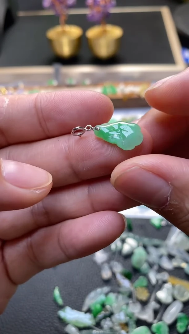 翡翠18K金镶嵌颈饰翡翠32752