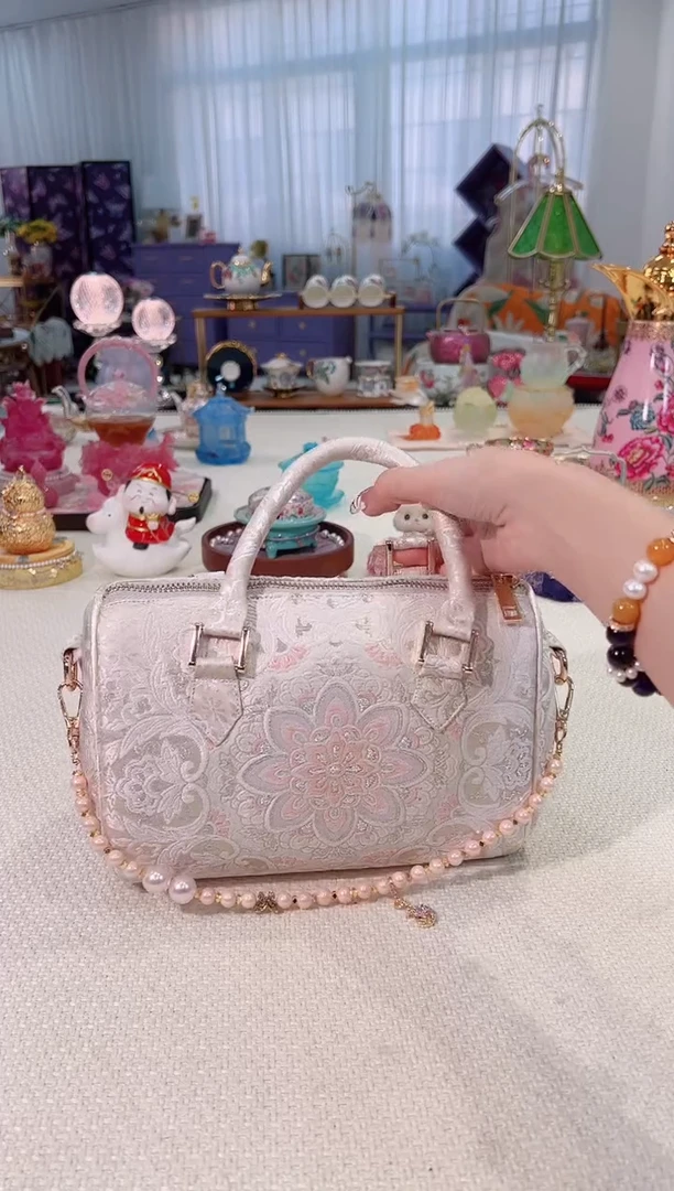 非遗西阵织 如图所示