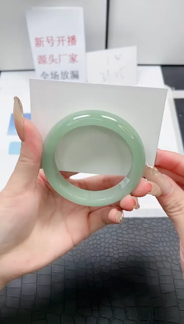 【闪购商品】石英质玉手镯未镶嵌T139-56.5