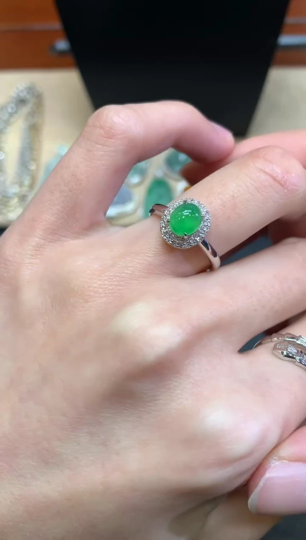 【闪购商品】翡翠戒指18K金镶嵌蛋面【无服务费】