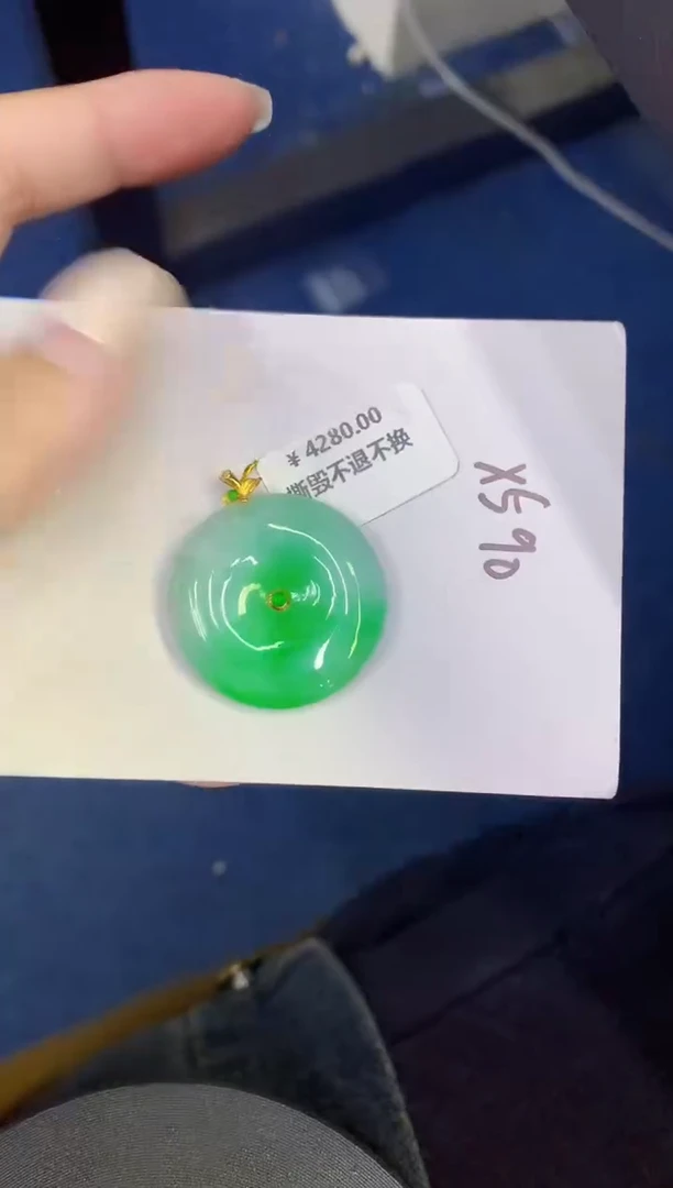 颈饰18K金镶嵌翡翠缅甸天然翡翠A货