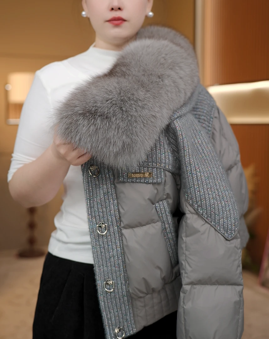 【琳琳专属】彩格圆领大毛领短款冬装时尚羽绒服