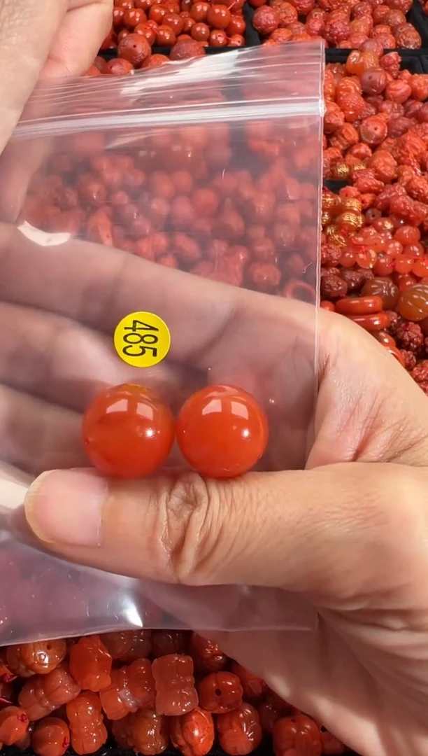 南红玛瑙未镶嵌颈饰1