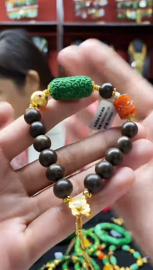 颈饰未镶嵌翡翠手串