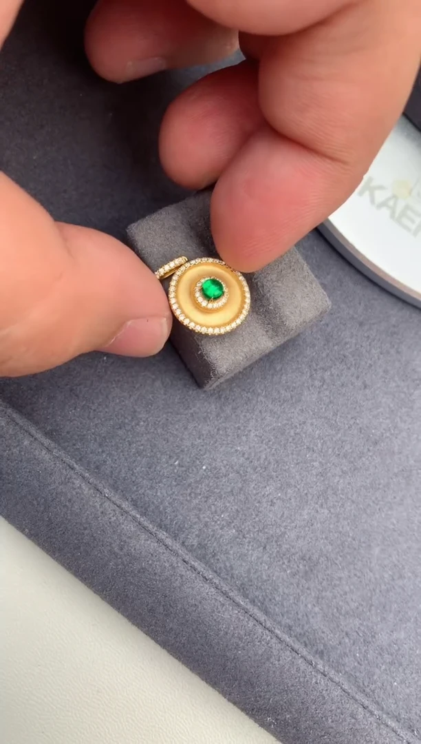 【闪购商品】祖母绿颈饰18K金镶嵌22分祖母绿