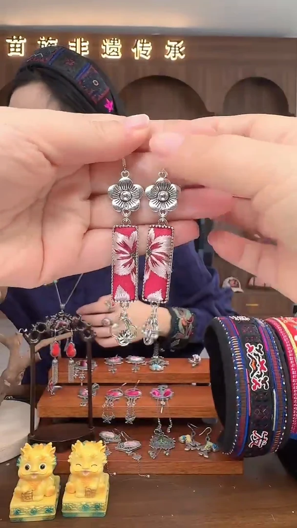 【闪购商品】织绣扶光苗绣传承56