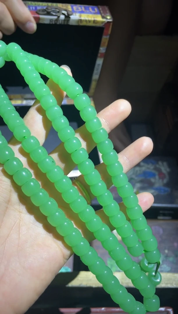 和田玉未镶嵌颈饰苹果绿108老型珠项链1件