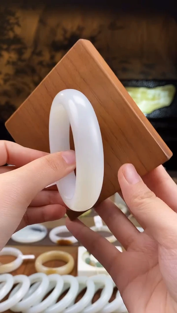 未镶嵌手镯和田玉白玉一细 56圈口