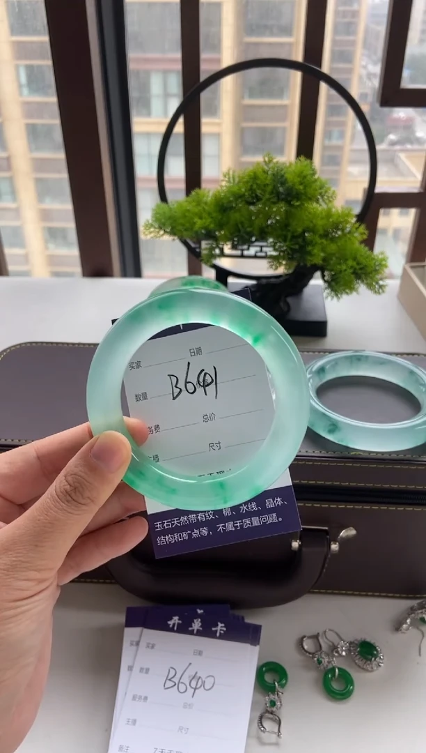 丽***钳一物一拍  专拍链接