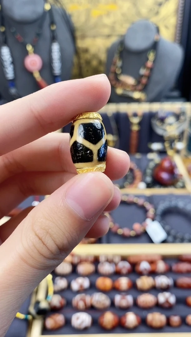 【闪购商品】玛瑙/玉髓颈饰银S925镶嵌高品富甲单珠