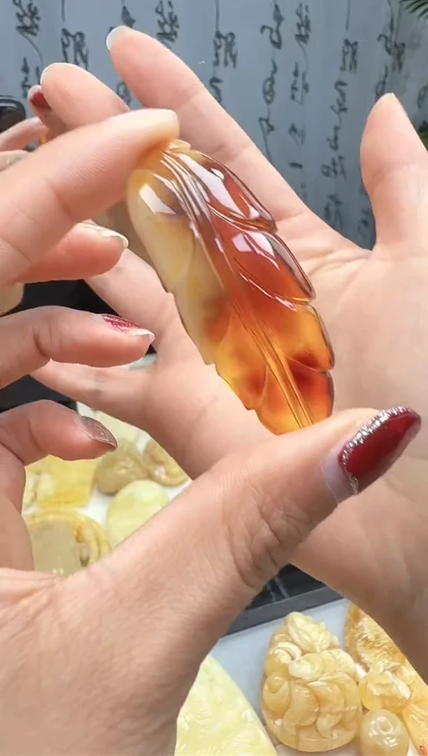 【闪购商品】琥珀裸石未镶嵌挂坠