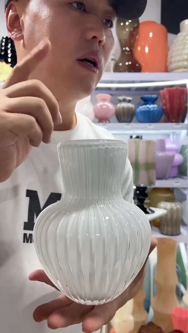 玻璃白色小蘑菇花瓶微瑕介意勿拍