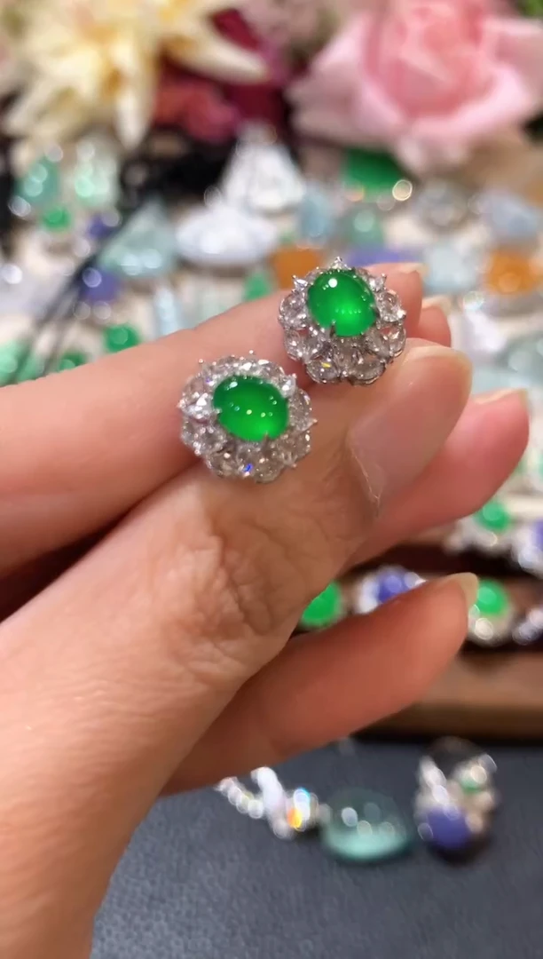 18K金镶嵌翡翠耳饰m64