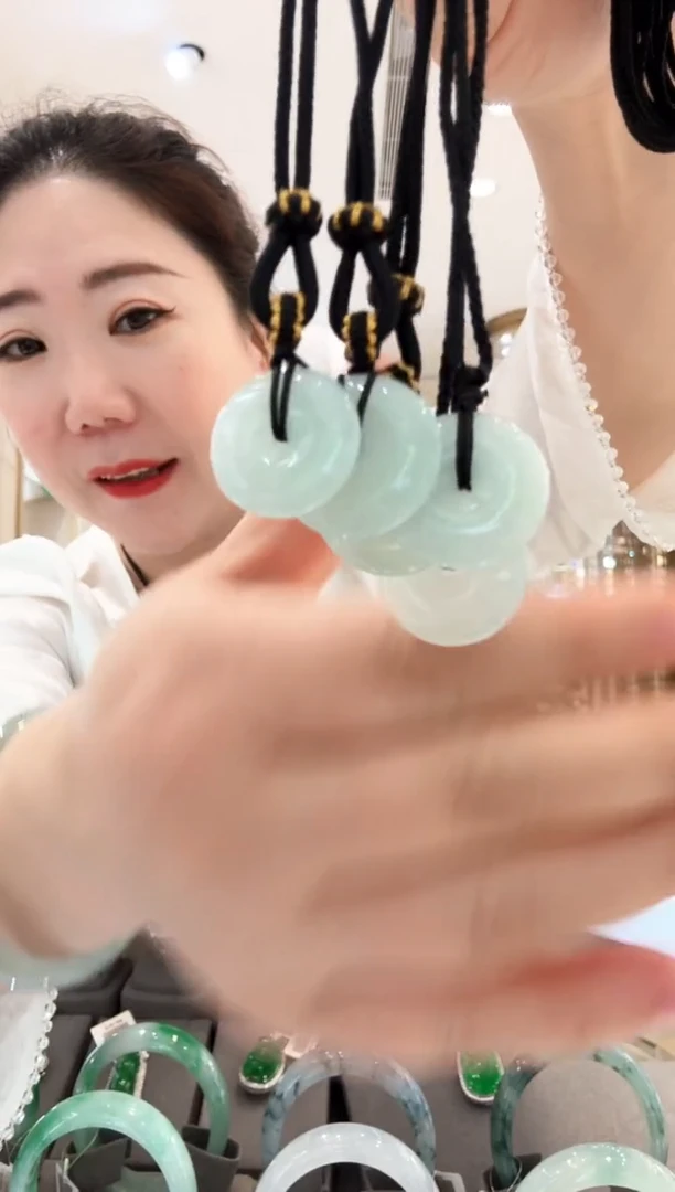 翡翠未镶嵌颈饰1平安扣 多样性发一