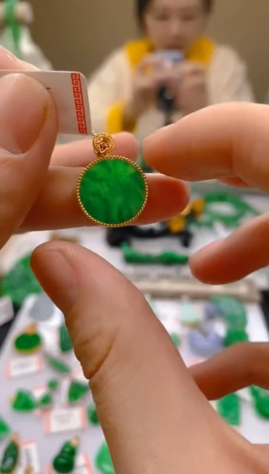 【闪购商品】翡翠颈饰18K金镶嵌天然翡翠A货，一物一证