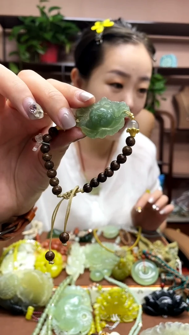 未镶嵌岫玉吊坠·