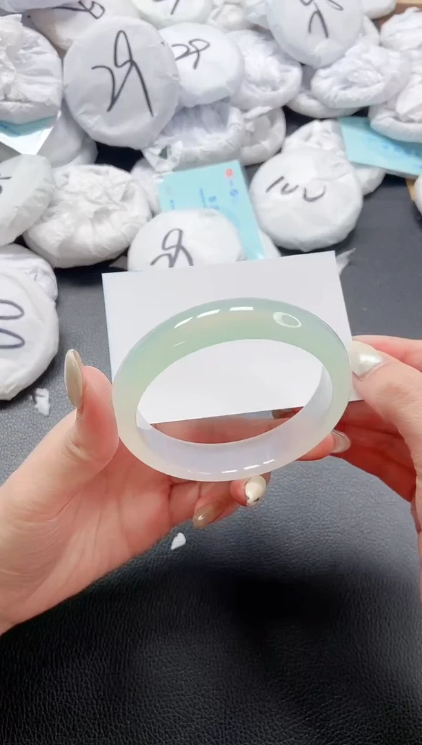 【闪购商品】石英质玉手镯未镶嵌 7L161-62