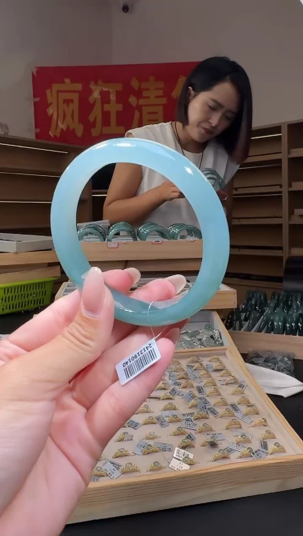 翡翠手镯未镶嵌62圈
