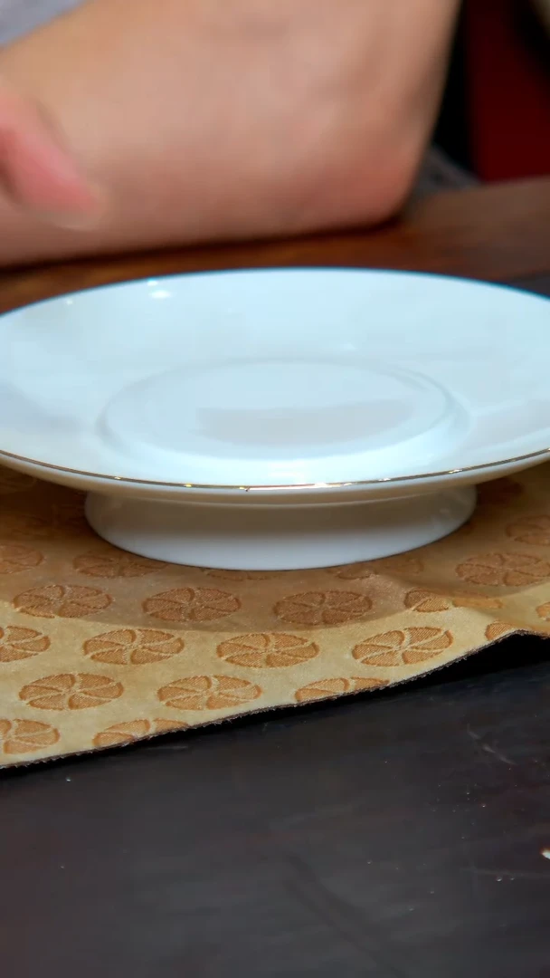 央博文化交流瓷器壶承两个一发