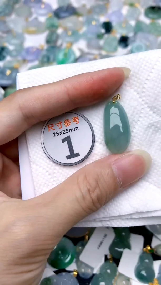 颈饰18K金镶嵌翡翠天然A货翡翠