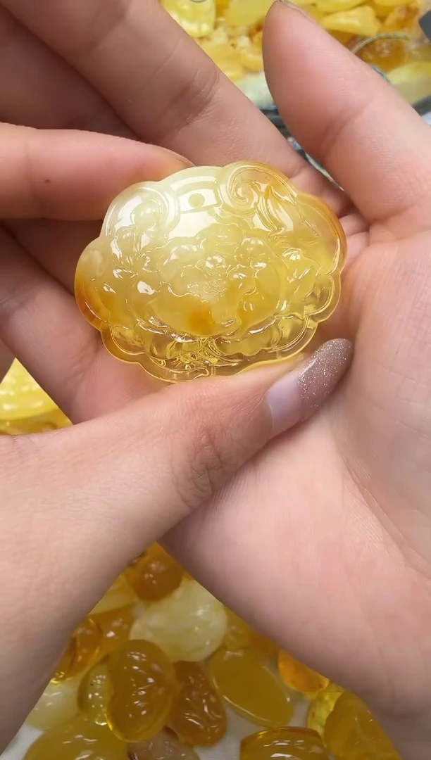 裸石琥珀未镶嵌如图