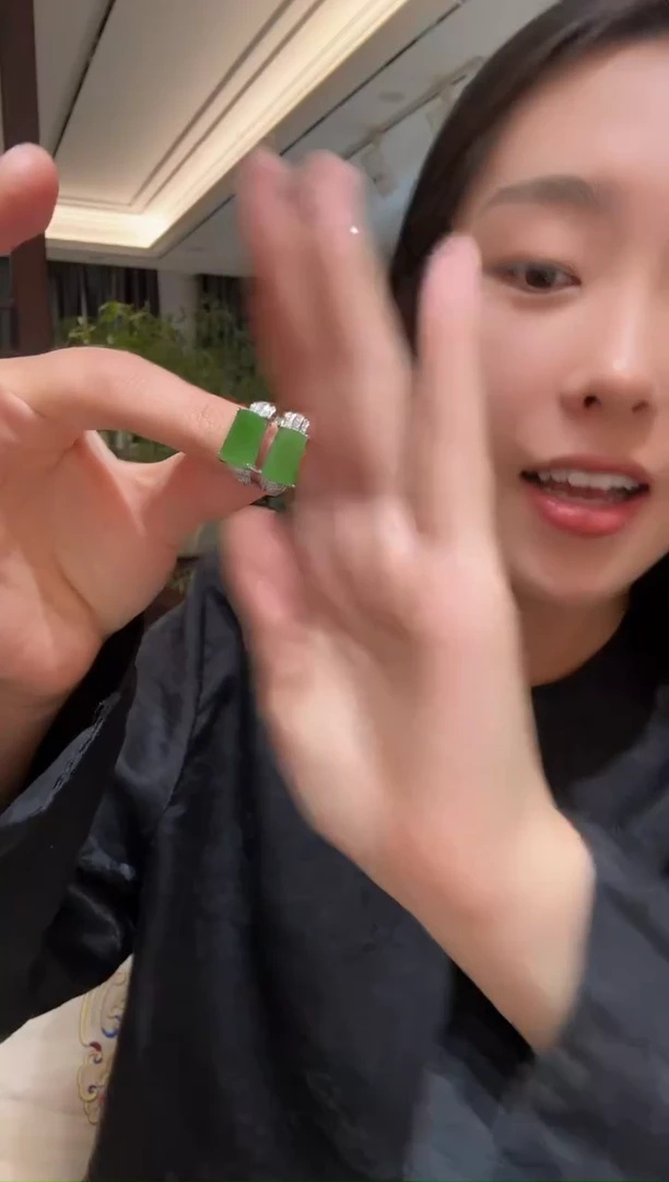 未镶嵌和田玉耳饰1