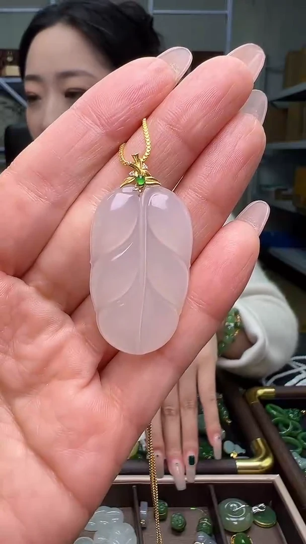 颈饰18K金镶嵌和田玉(多样性发货.发其一）10.24.110